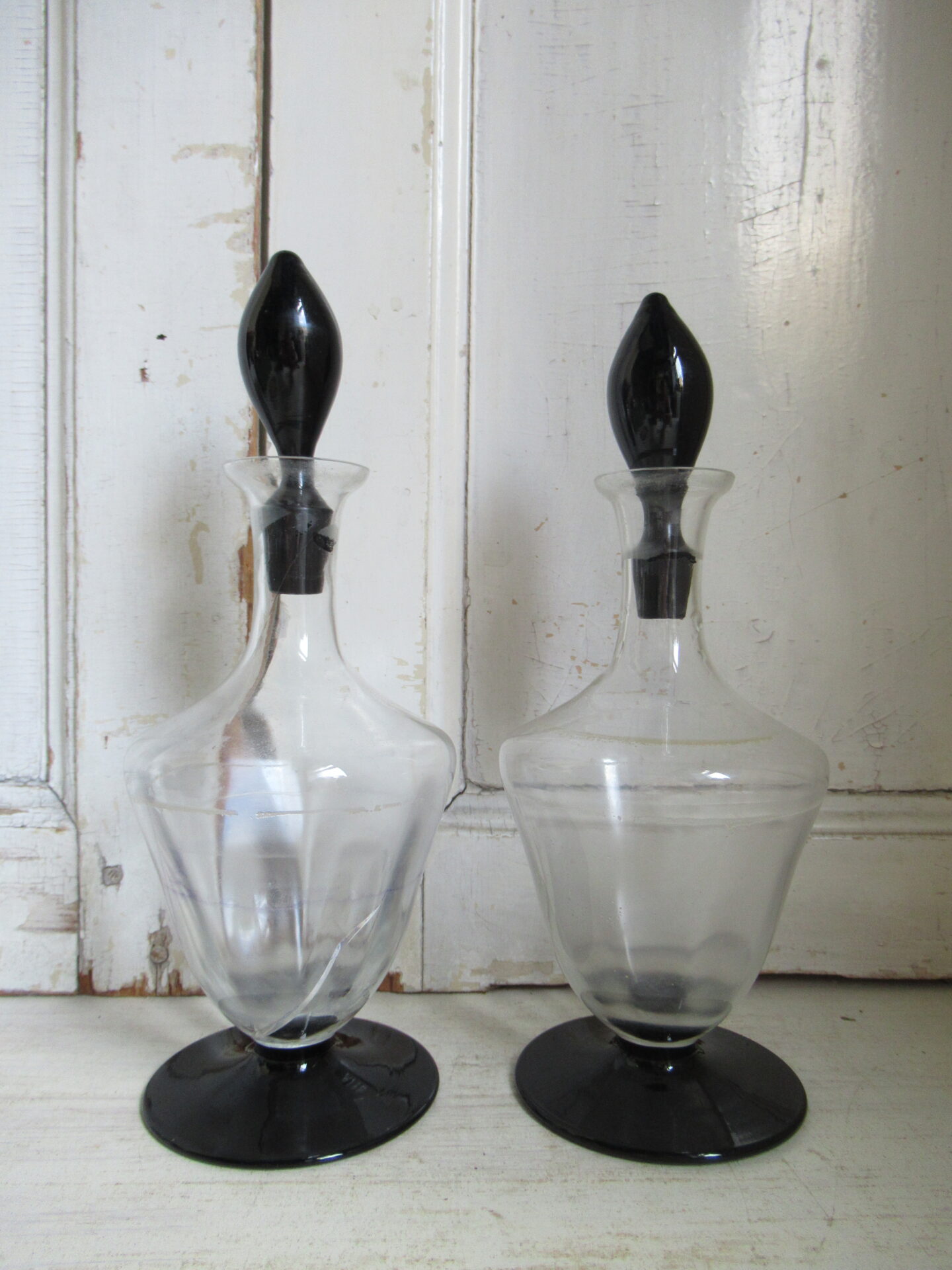 2 oude karafjes met stop - Afbeelding 2