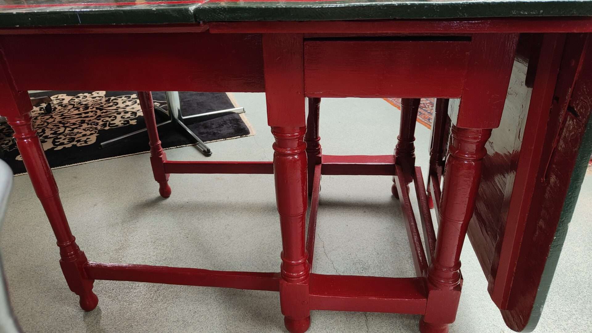 Antieke oortafel groen met rood - Afbeelding 7