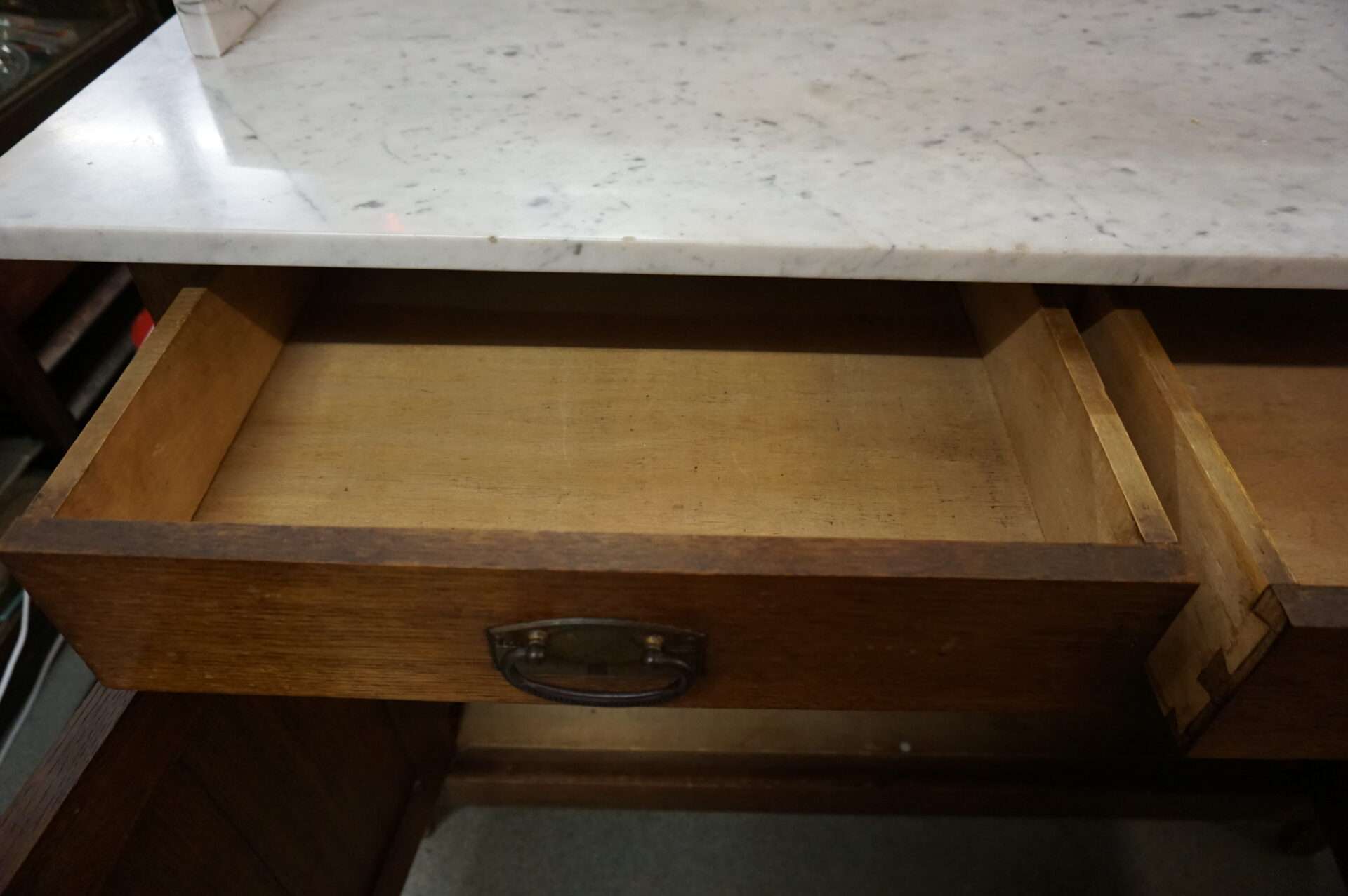 Antieke wastafelkast commode met marmer blad - Afbeelding 4