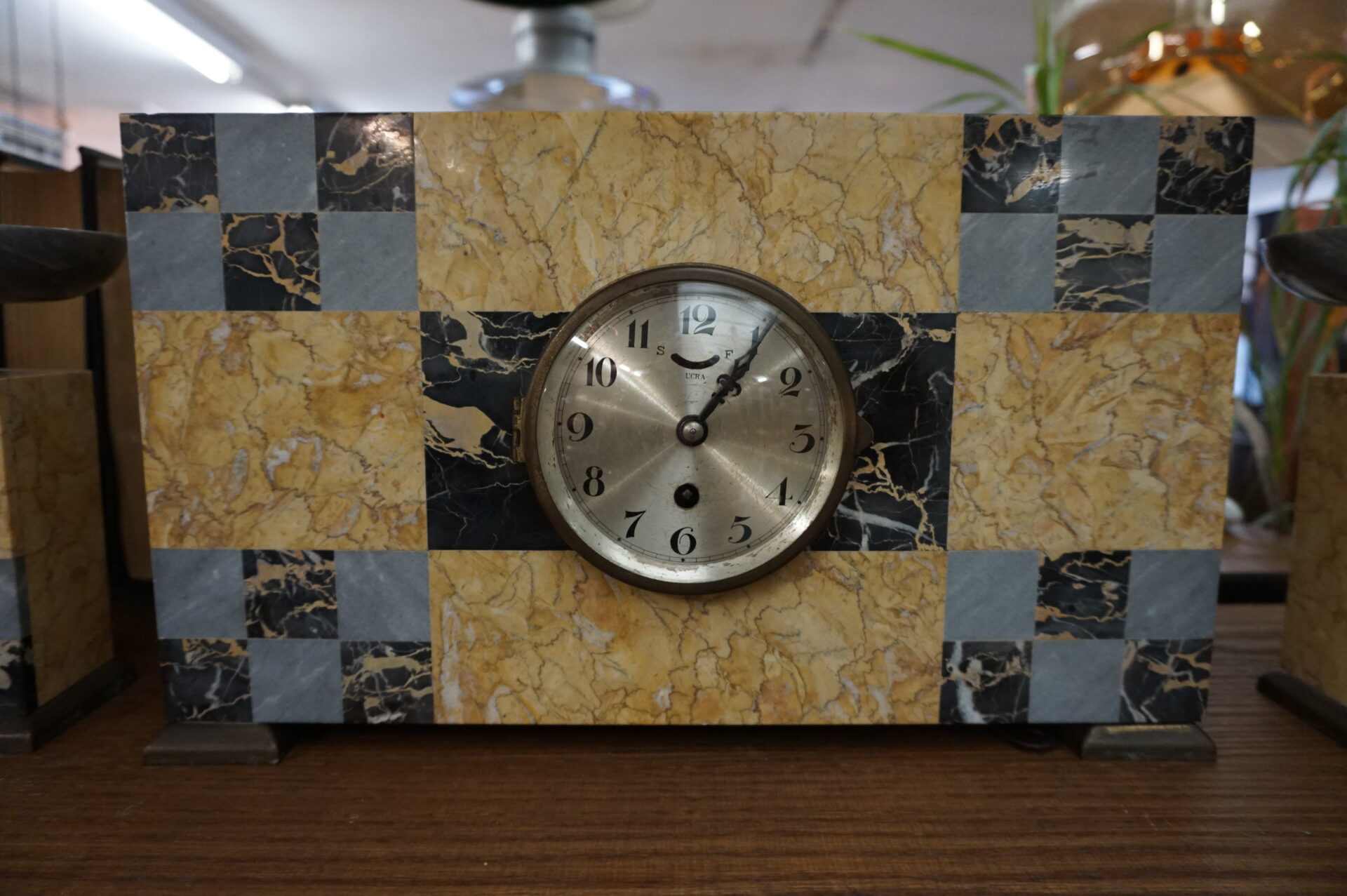 Art Deco marmeren klok met twee bijpassende kaarsenstandaards - Afbeelding 3