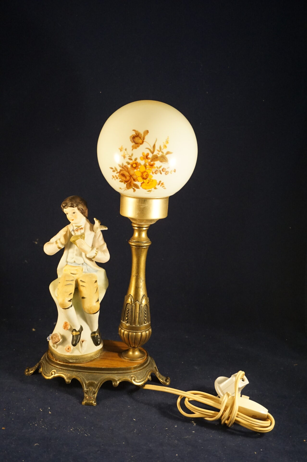 Brocante tafellamp met beeld zittende man - Afbeelding 2