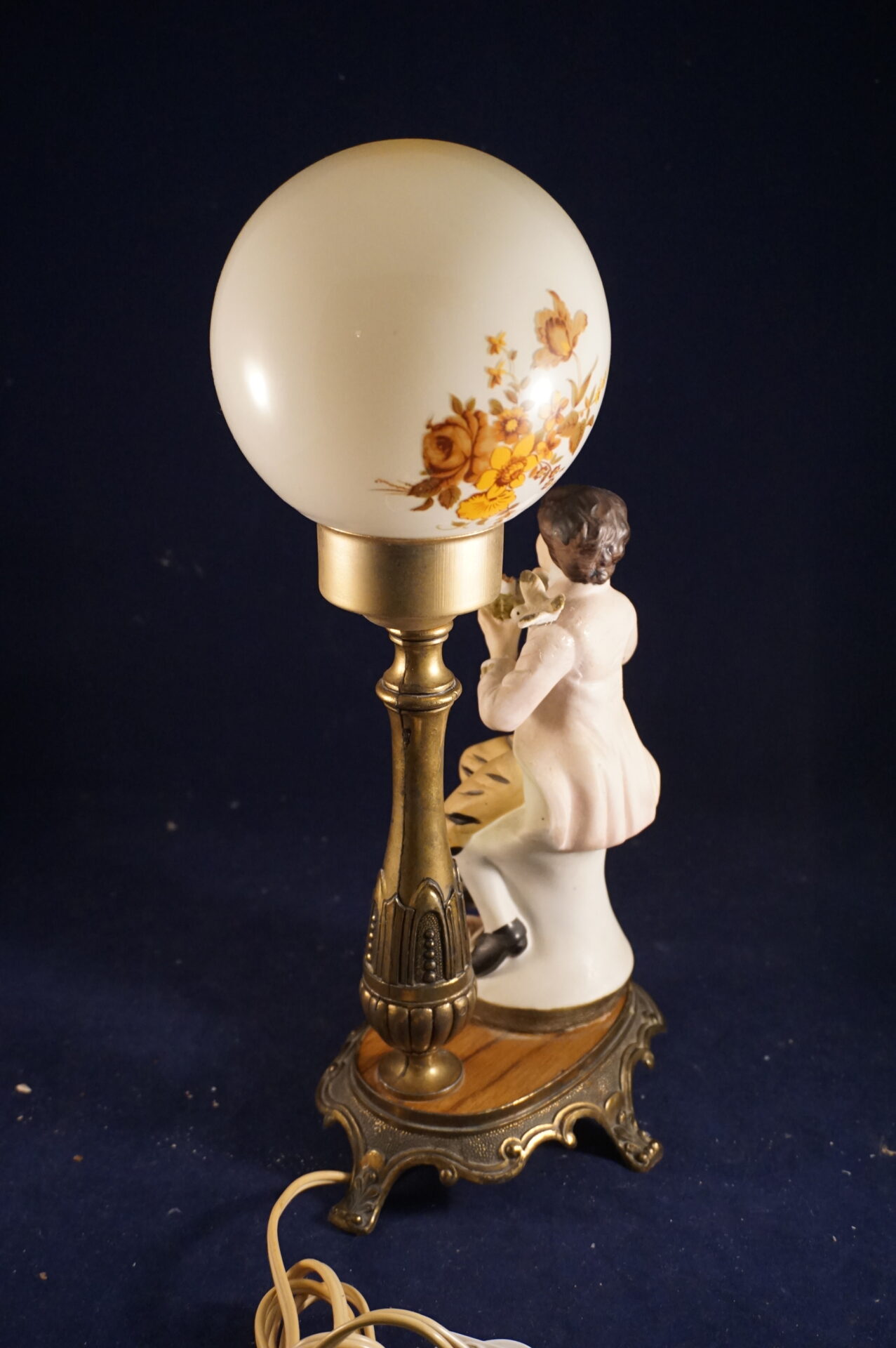 Brocante tafellamp met beeld zittende man - Afbeelding 5