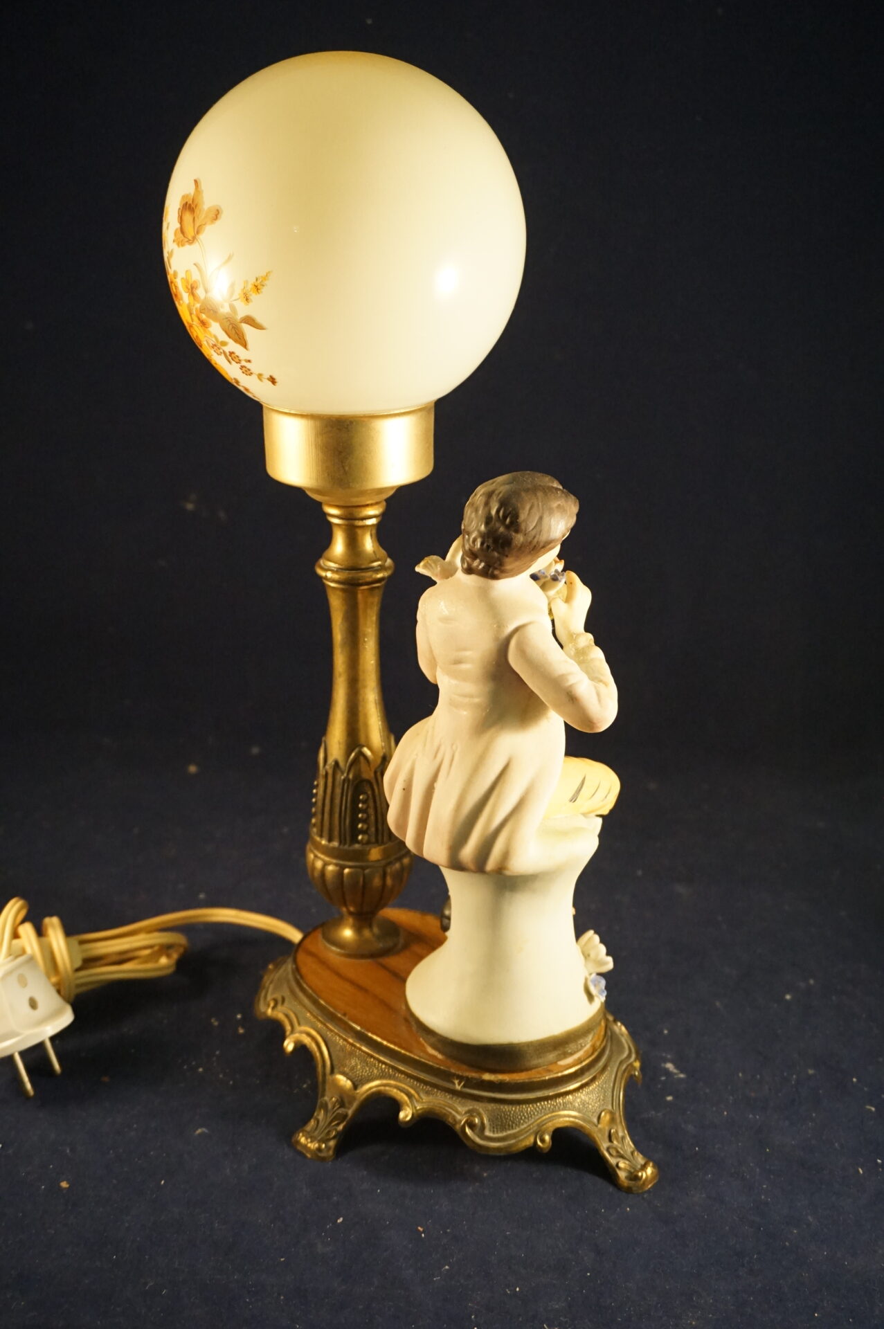 Brocante tafellamp met beeld zittende man - Afbeelding 6