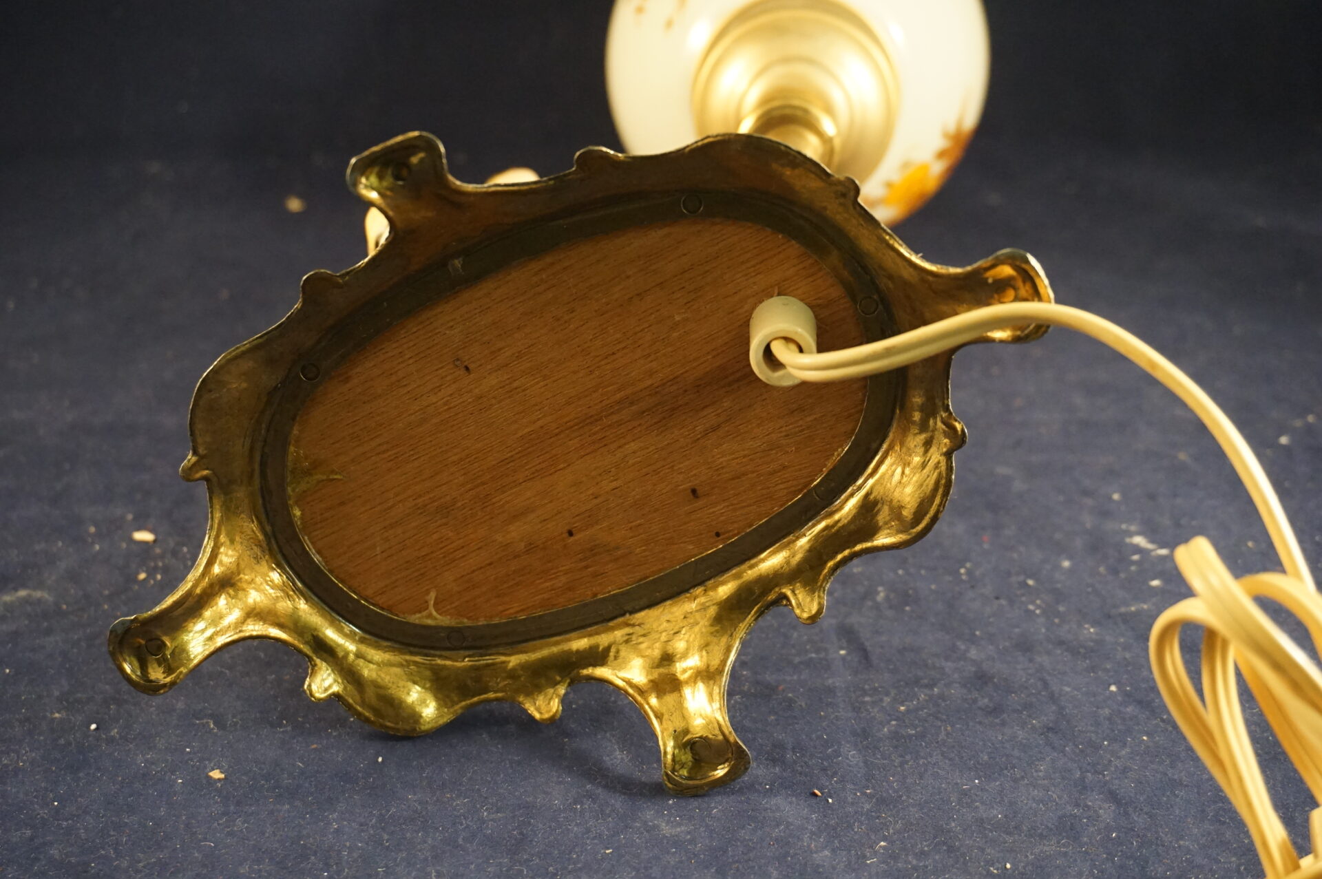 Brocante tafellamp met beeld zittende man - Afbeelding 8