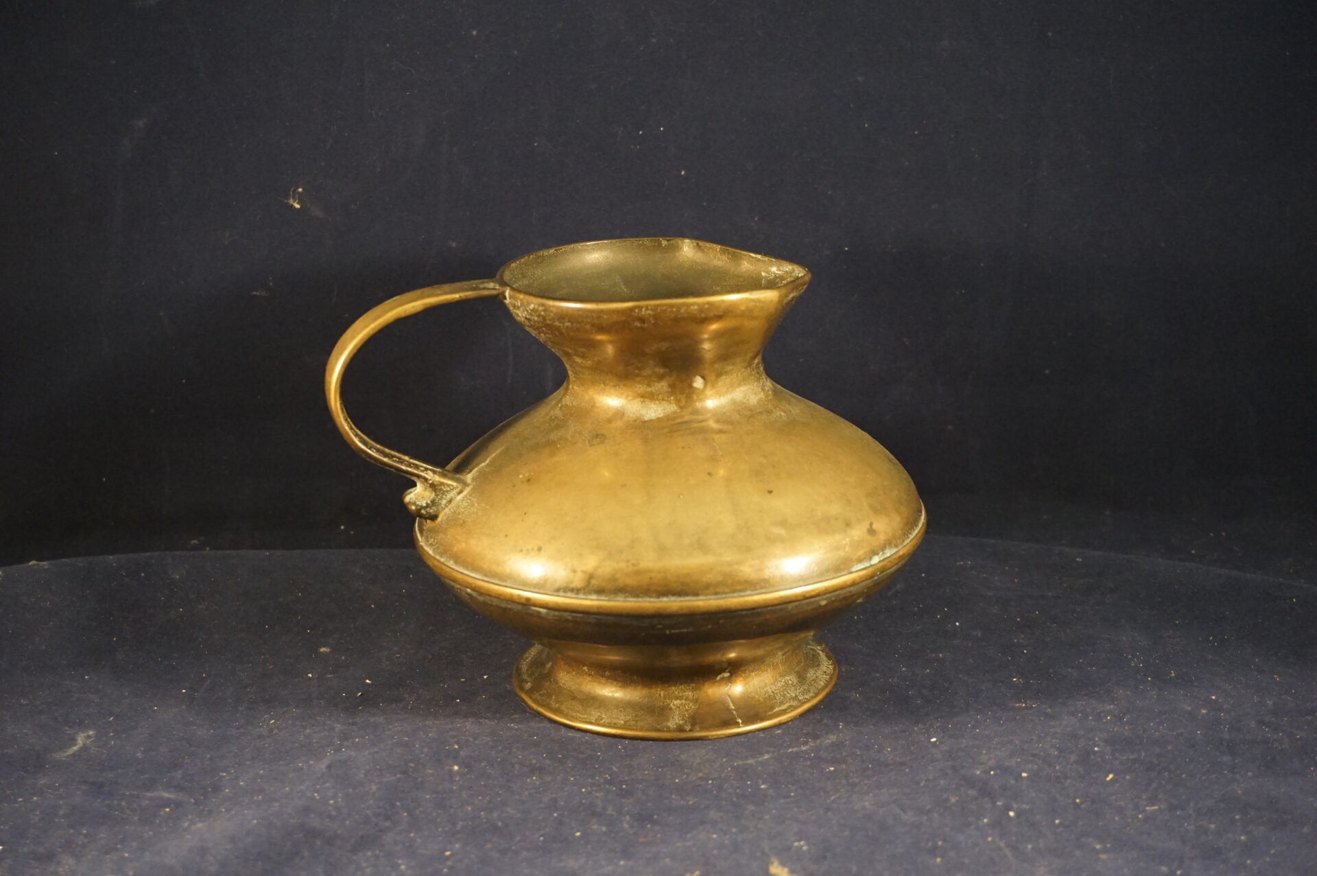 Brutalistische koperen kan vaas - Afbeelding 4