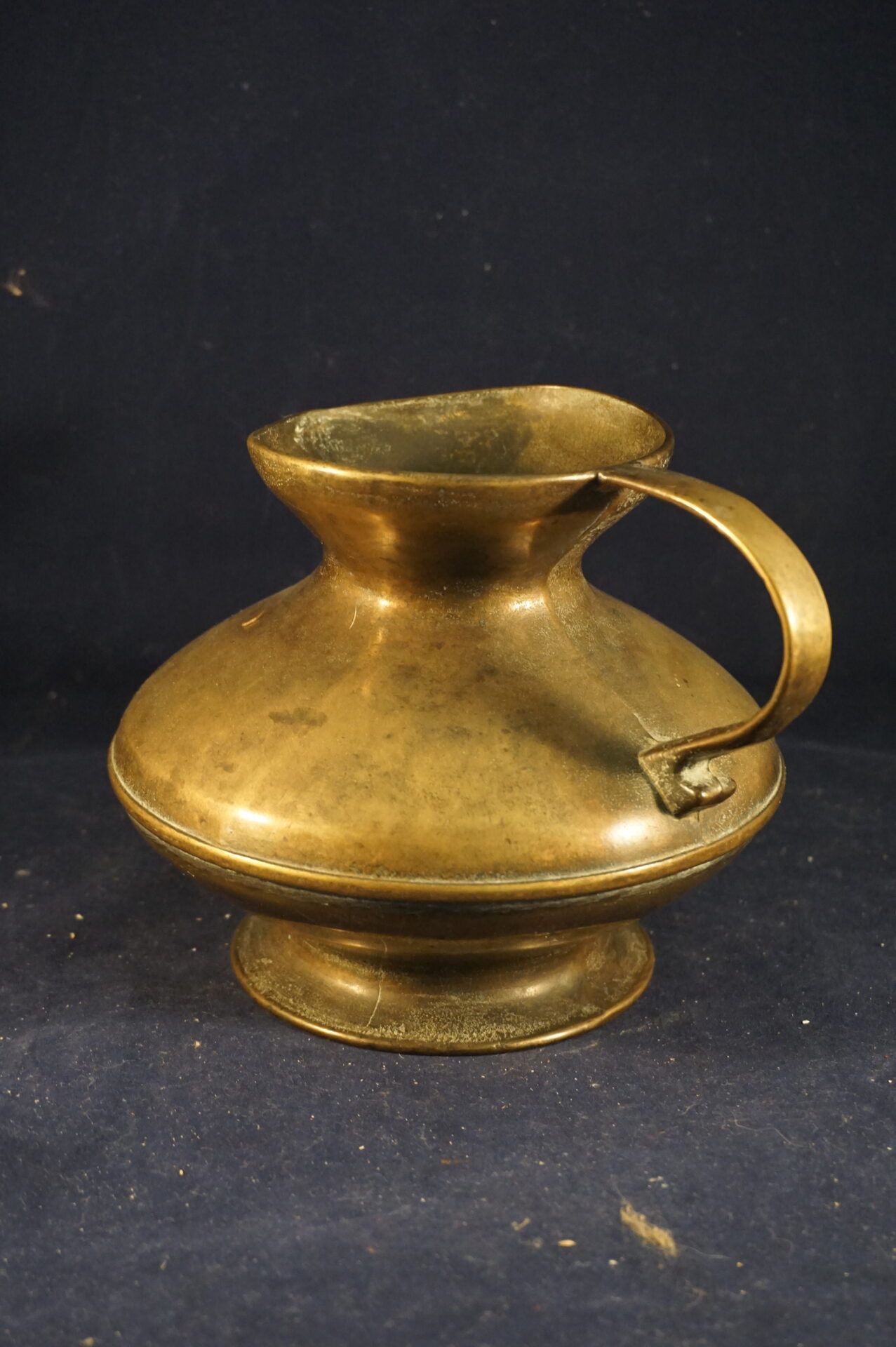 Brutalistische koperen kan vaas - Afbeelding 3