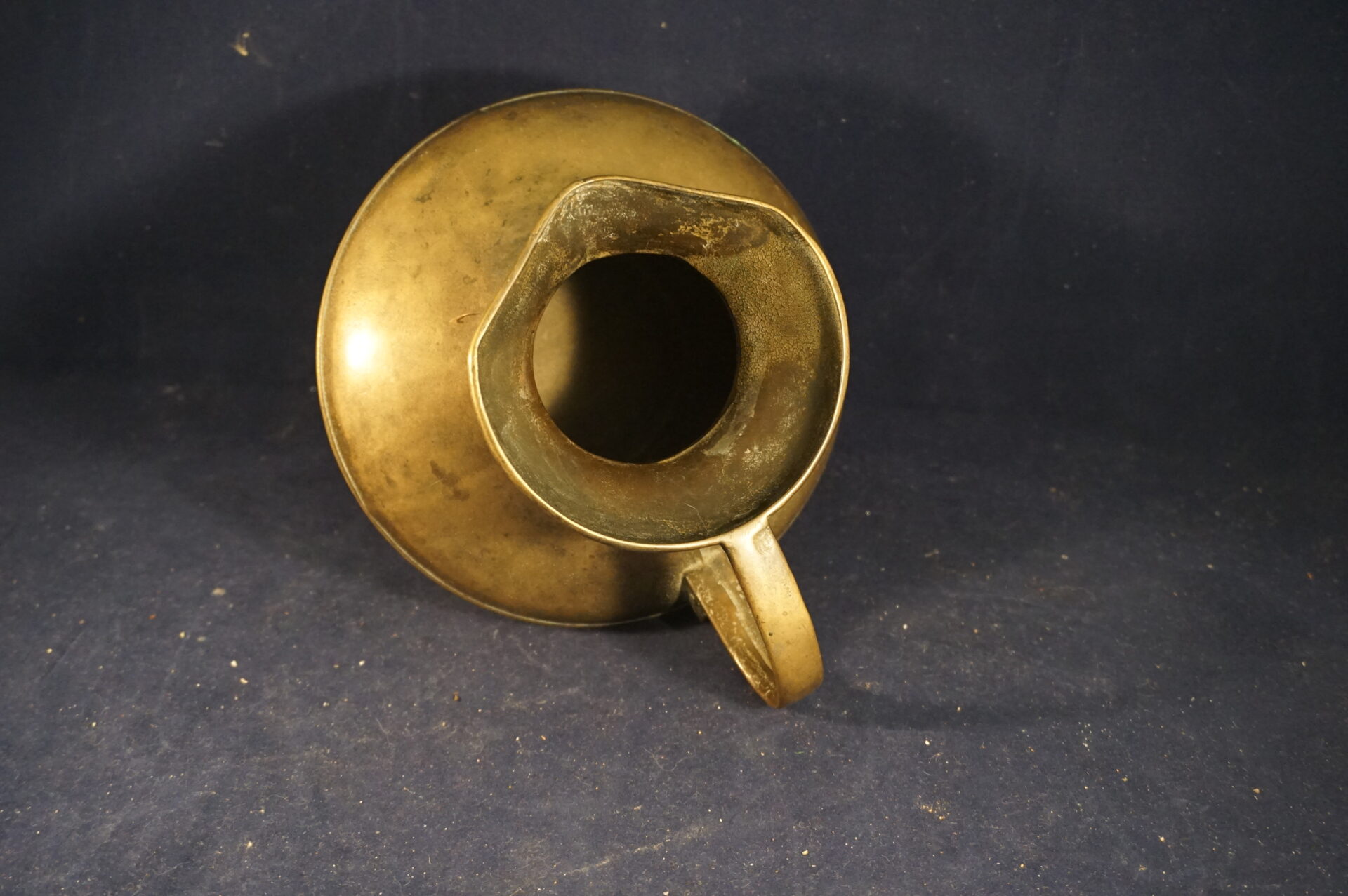 Brutalistische koperen kan vaas - Afbeelding 5