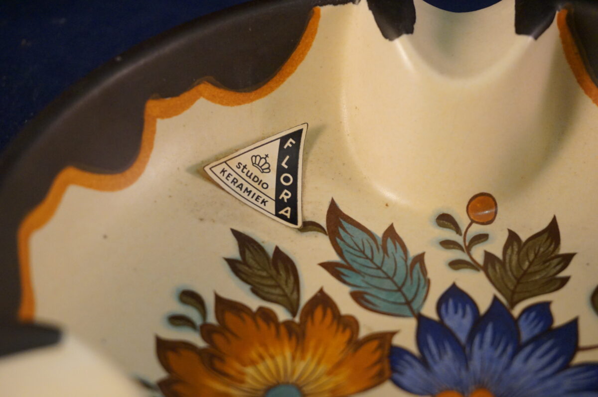 Flora Gouda Plateel handpainted asbak no 966 - Afbeelding 3