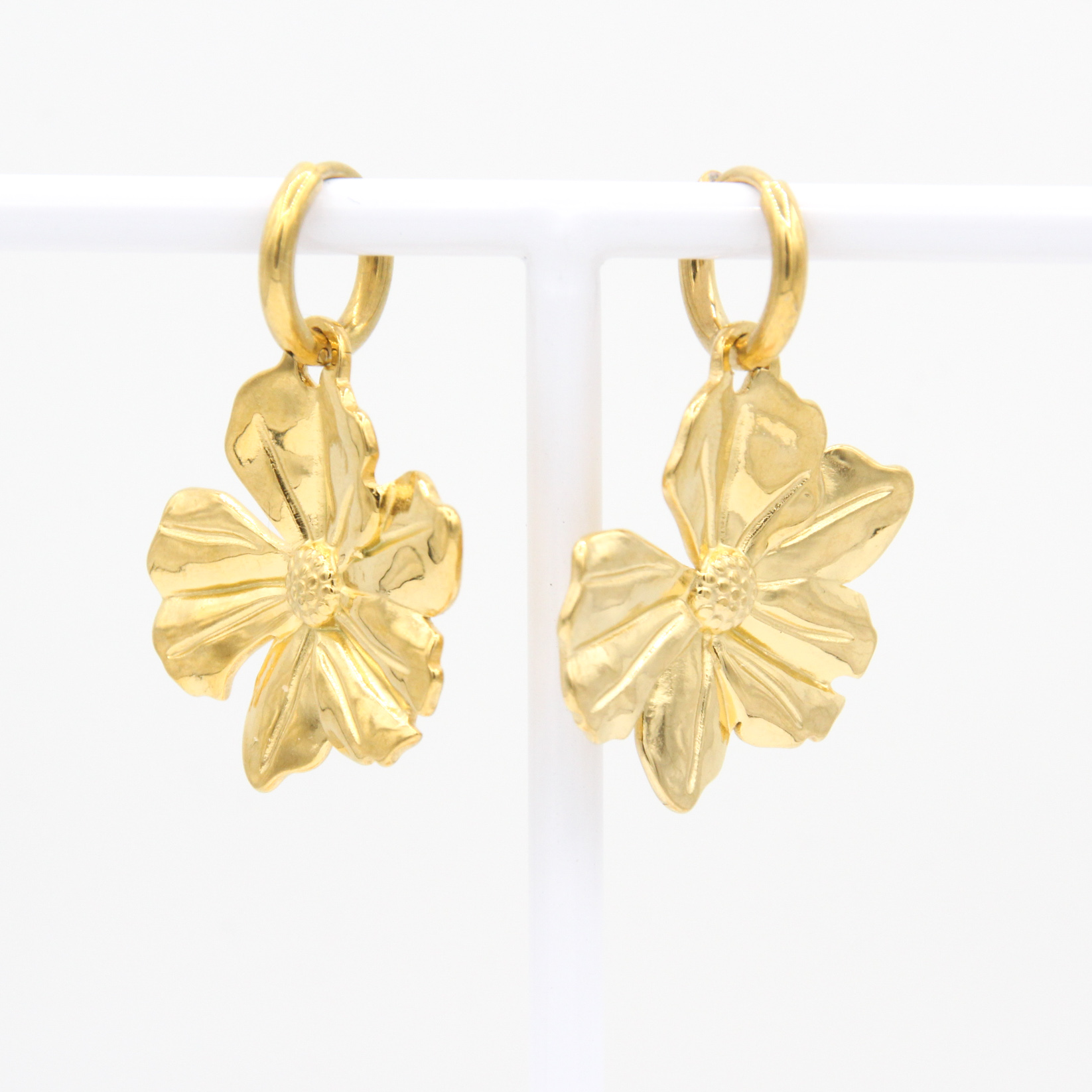 Oorringen met bloem – goud - Afbeelding 2