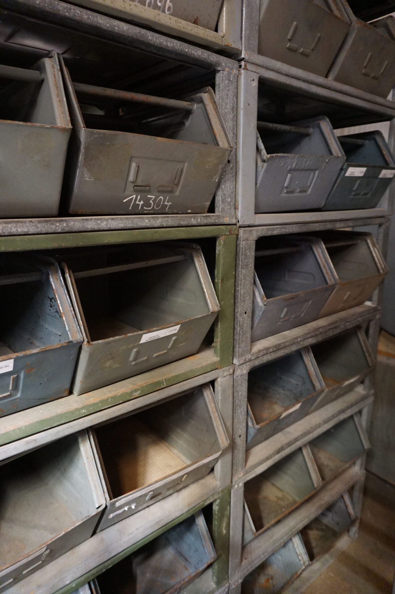 Metalen stelling met metalen bakken magazijnbakken - Afbeelding 5