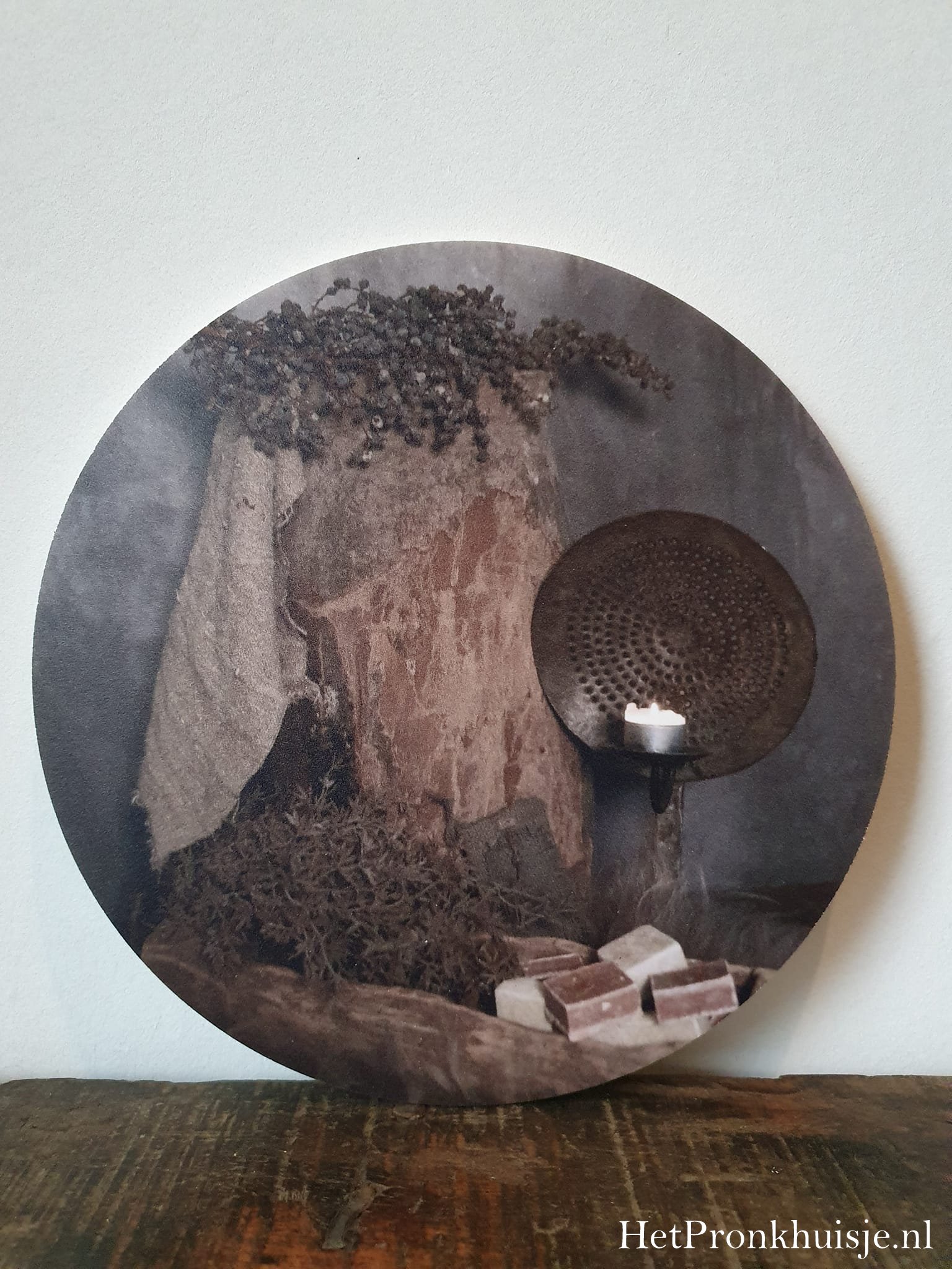 Muurcirkel. Houten schaal met amberblokjes. - Afbeelding 2