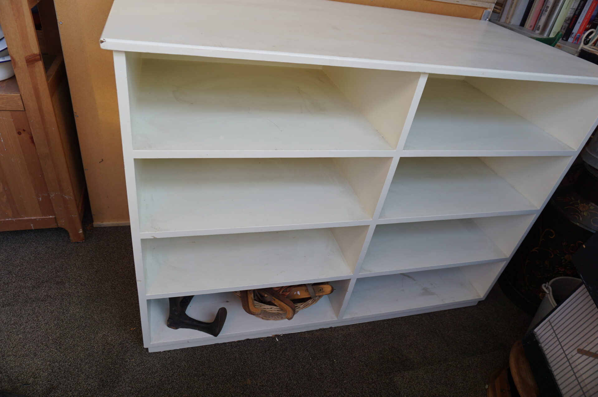 Oude witte postkast vakkenkast - Afbeelding 2