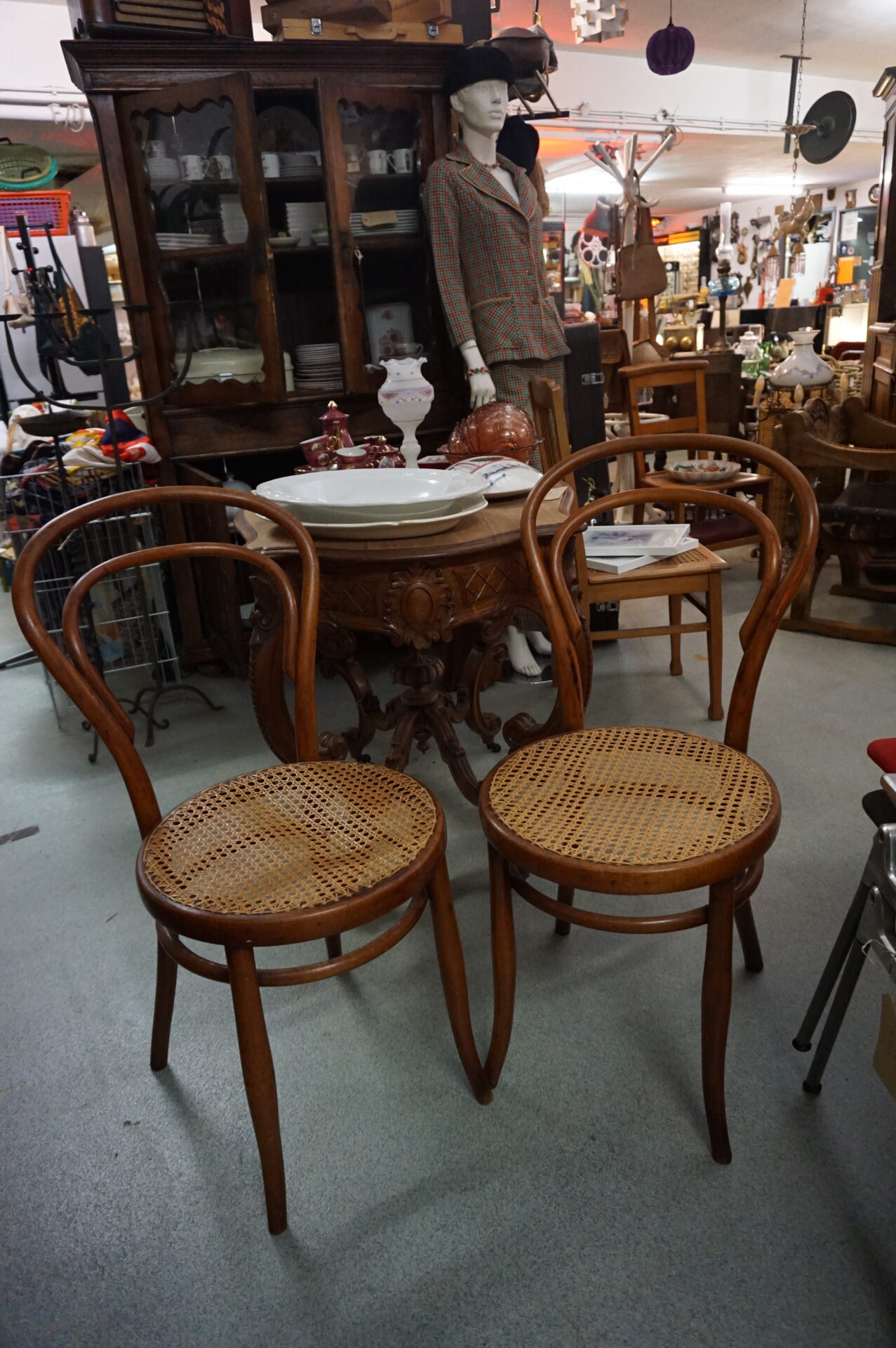 Twee Thonet bistrostoelen eetstoelen - Afbeelding 2