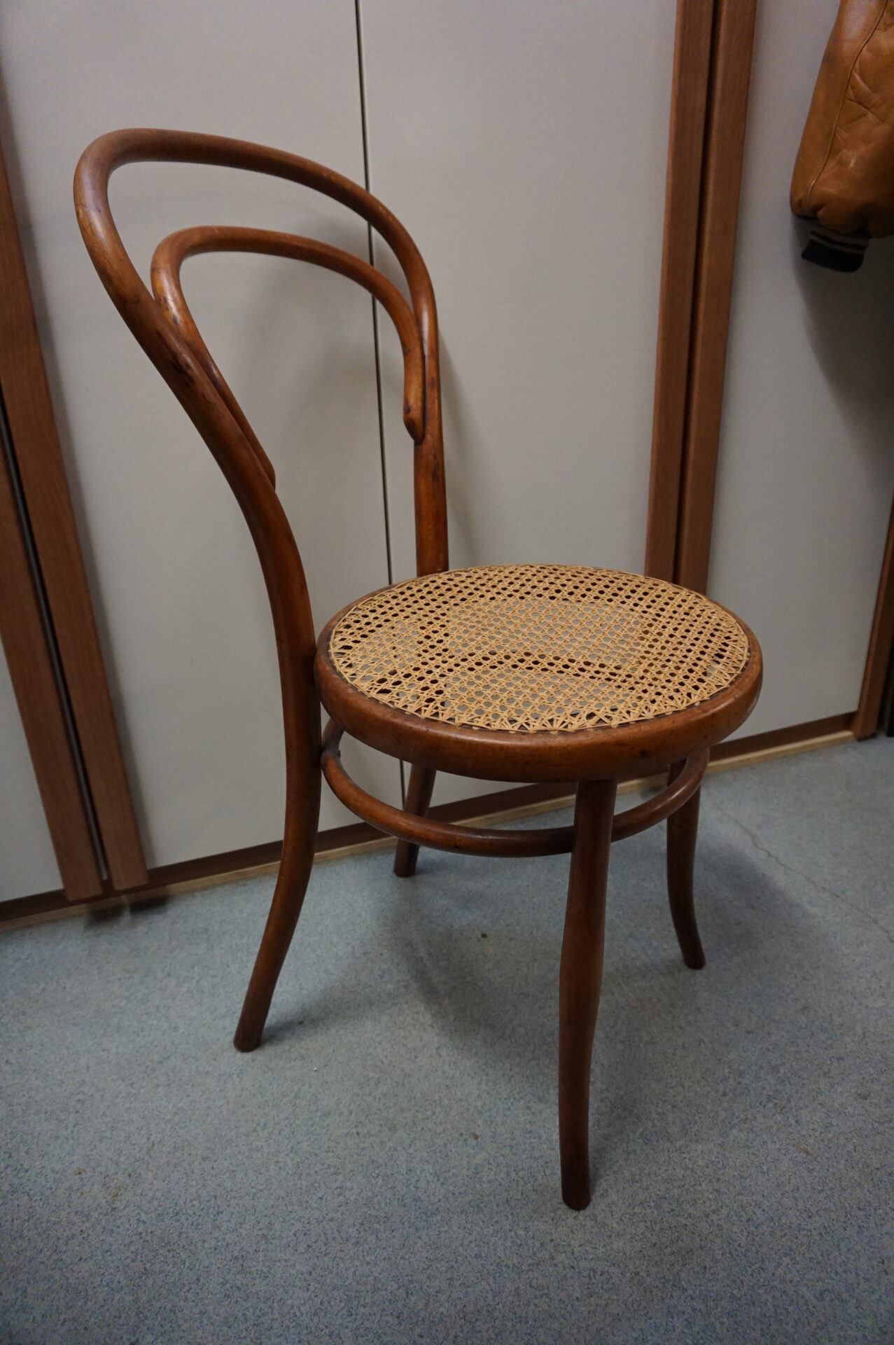Twee Thonet bistrostoelen eetstoelen - Afbeelding 8