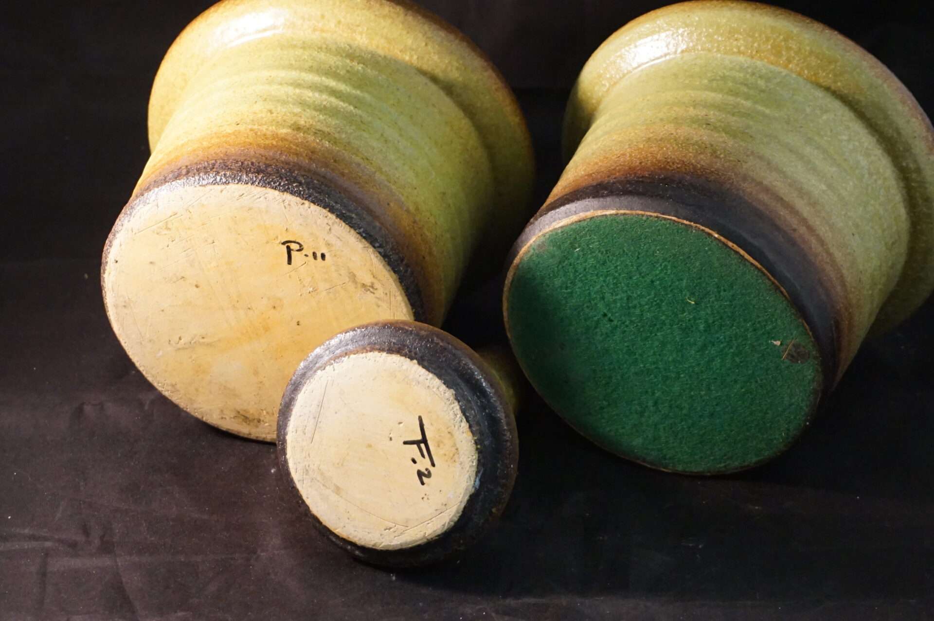 Twee vintage retro bloempotten met vaasje kruikje keramiek Gouda - Afbeelding 4