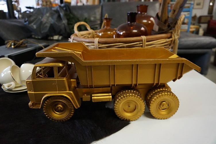 Vintage speelgoed miniatuur kiepwagen goudkleurig - Afbeelding 3