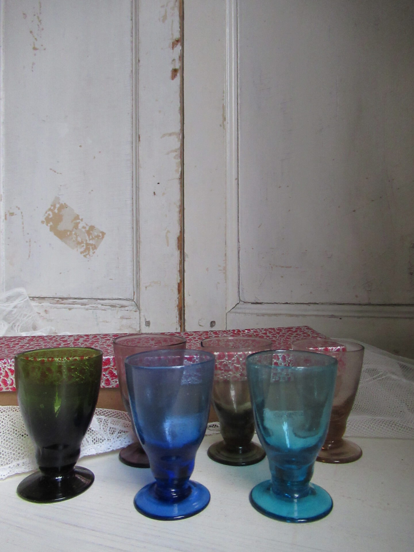 6 oude glaasjes in doos - Afbeelding 2