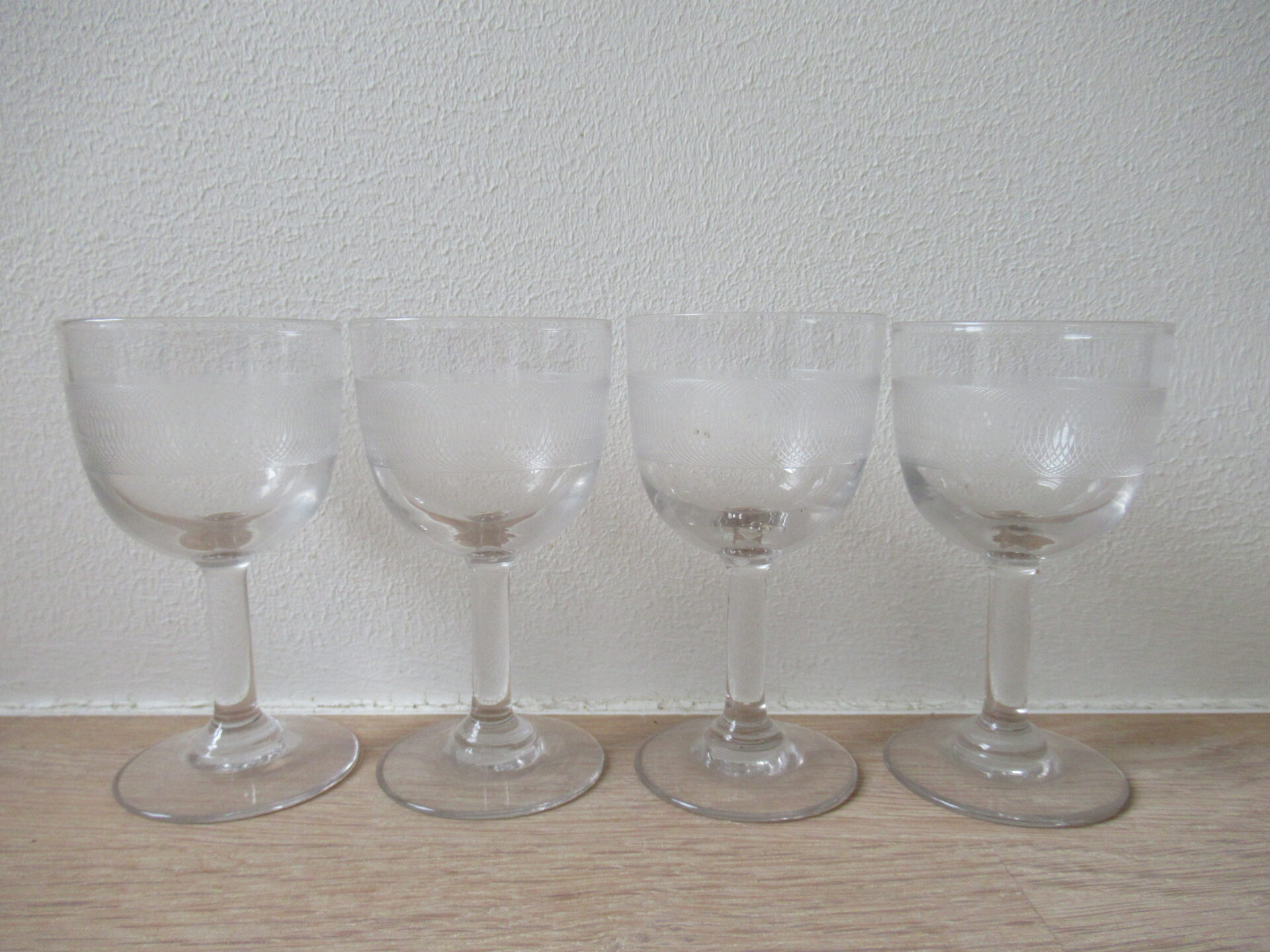 4 oude (borrel-) glaasjes - Afbeelding 3